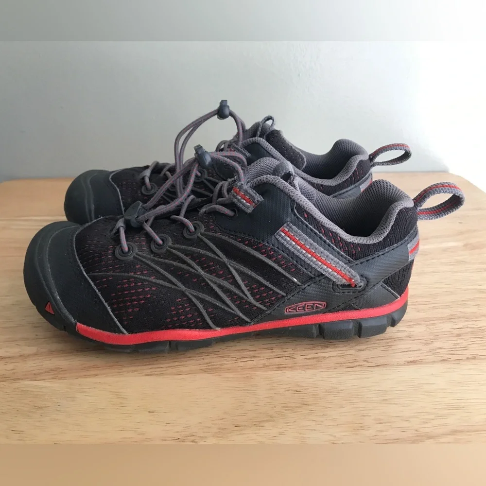 Keen Waterproof Shoes Big Kids Size: US 2 EUR 34 CM 21